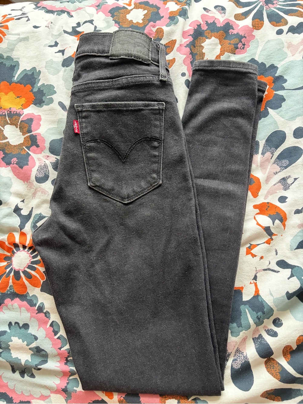 Levi's Women's Charcoal Gray Skinny Jeans